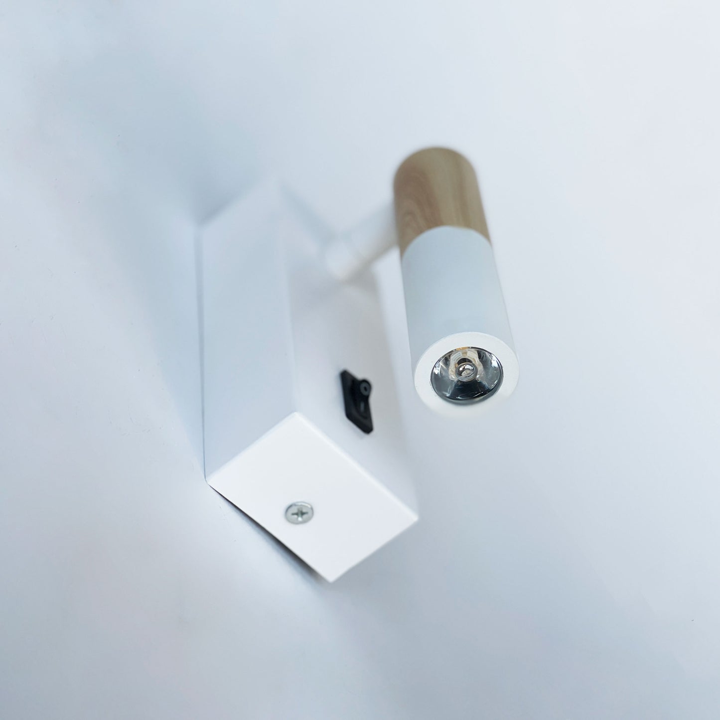 კედლის წერტილოვანი სანათი - DLT170W white